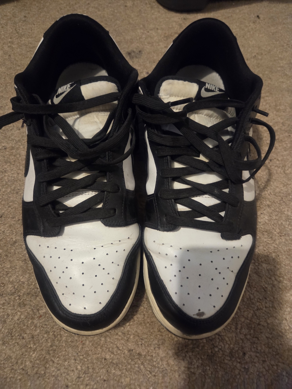 Nike Men’s Black and White Low-Top Sneakers